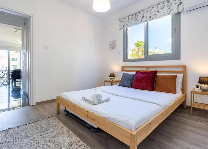 Lägenhet Kmeidos 1-bedroom In Larnaca